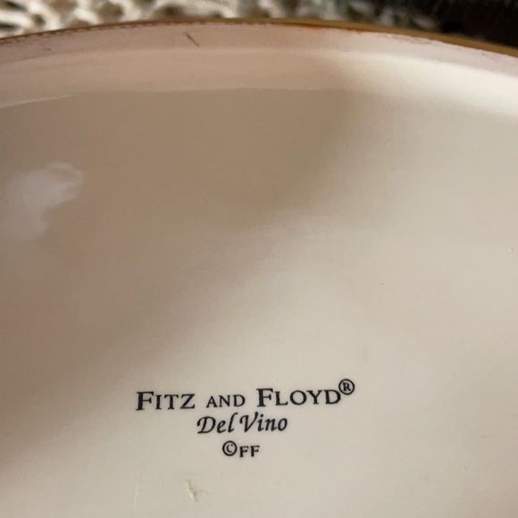 Fitz & Floyd Del Vino Casserole Dish w/Lid - Picture 6 of 12